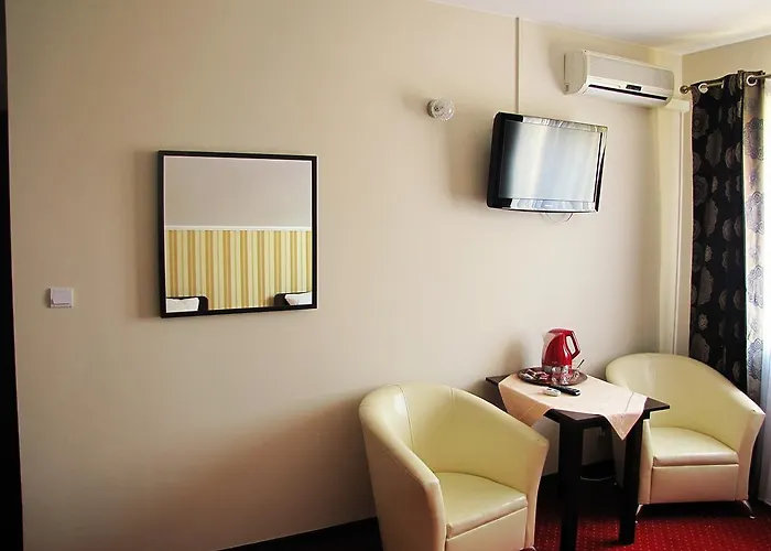 Goscinne Anna Airport Modlin Homestay